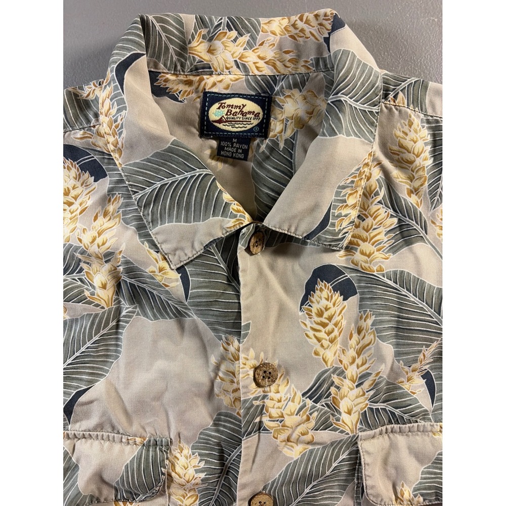 Tommy Bahama Shirt Mens Medium Tan Green Tropical Ginger Flower Rayon Button Up